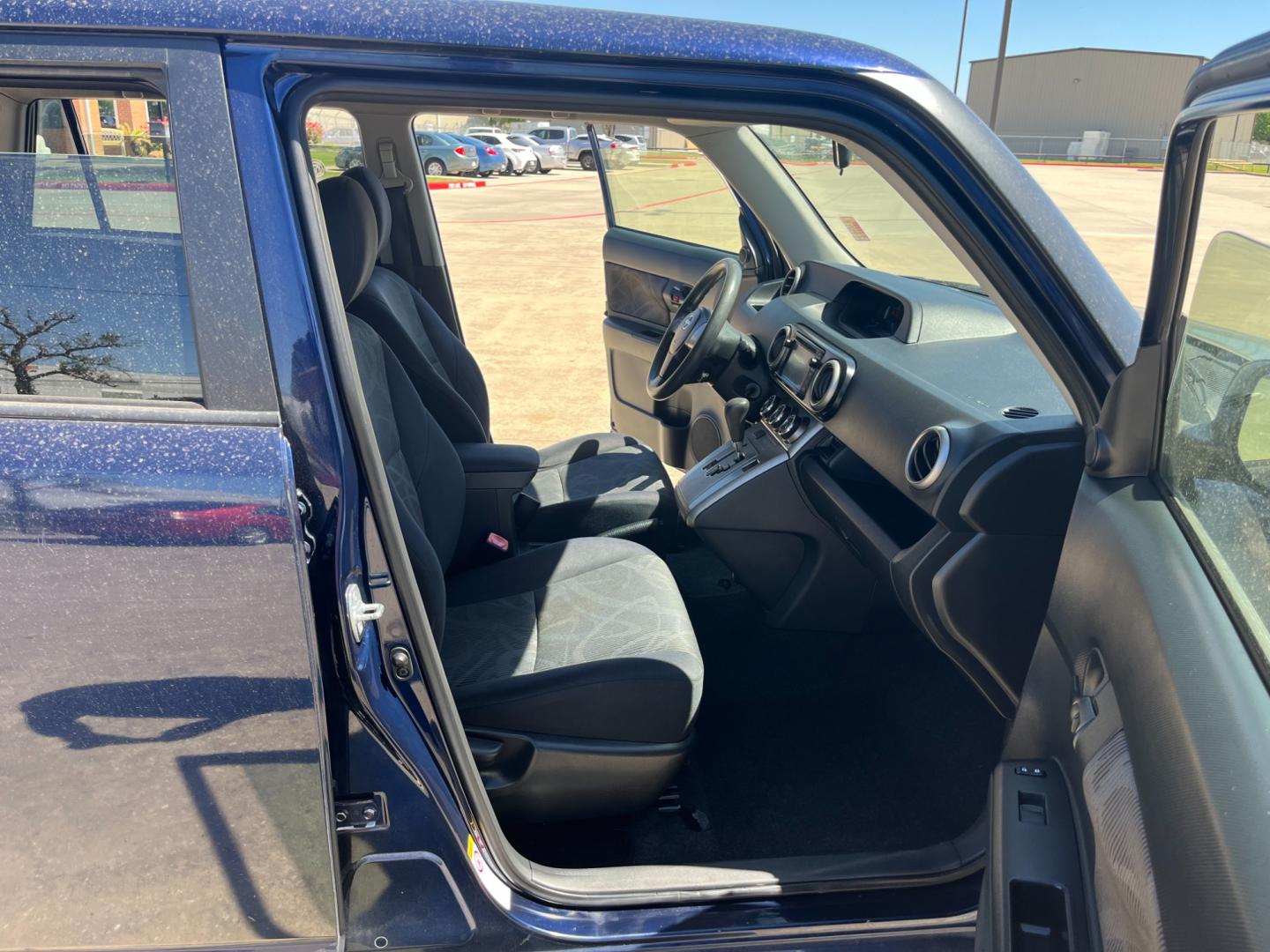 2014 blue /black Scion xB (JTLZE4FE1EJ) , Automatic transmission, located at 14700 Tomball Parkway 249, Houston, TX, 77086, (281) 444-2200, 29.928619, -95.504074 - Photo#11